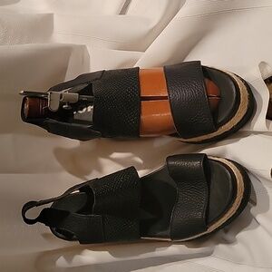 Black Slingback Wedge Sandal by Sorel in size 7.5